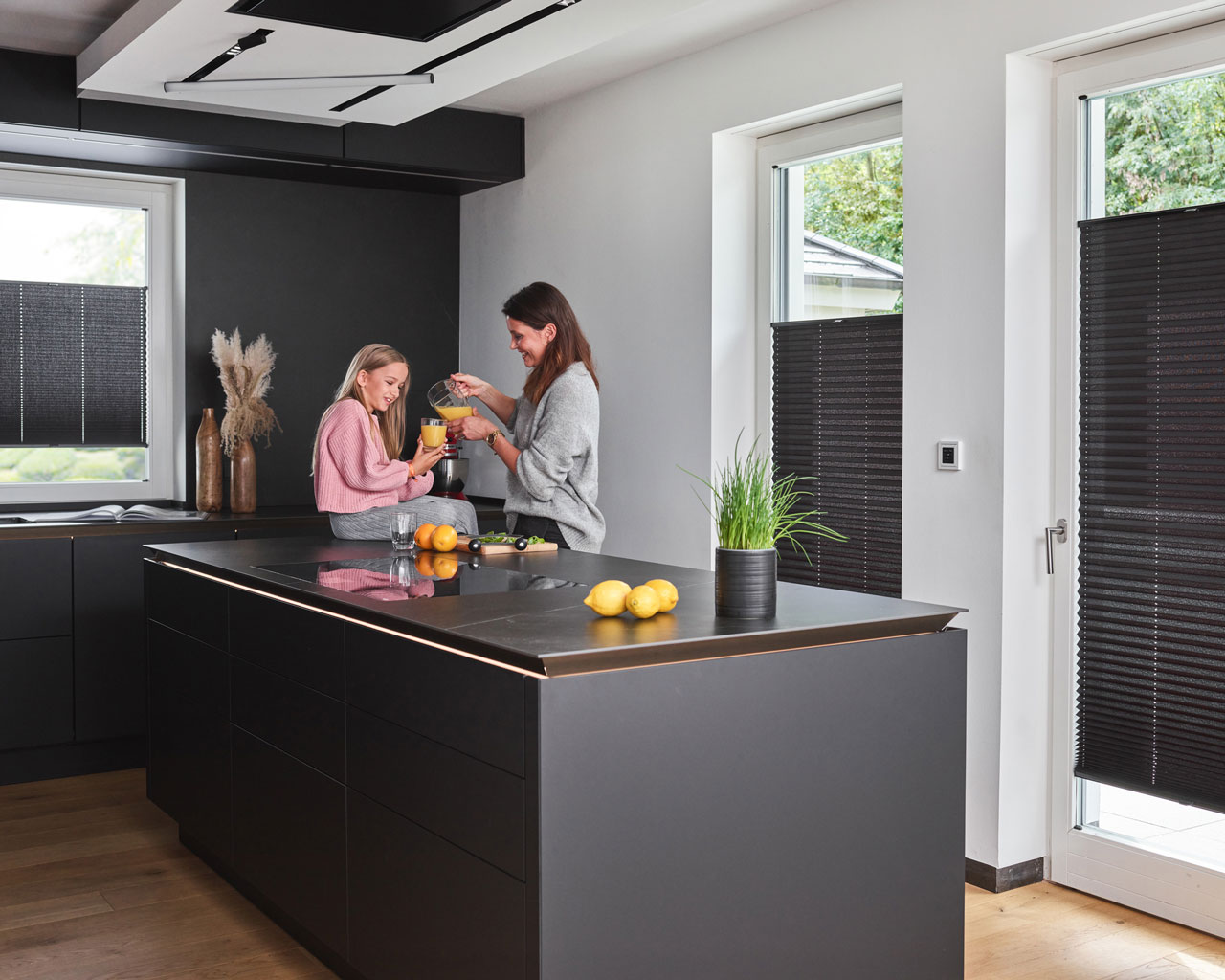 Plissee-Kueche-schwarz-mordern Plissee-Kueche-schwarz-mordern