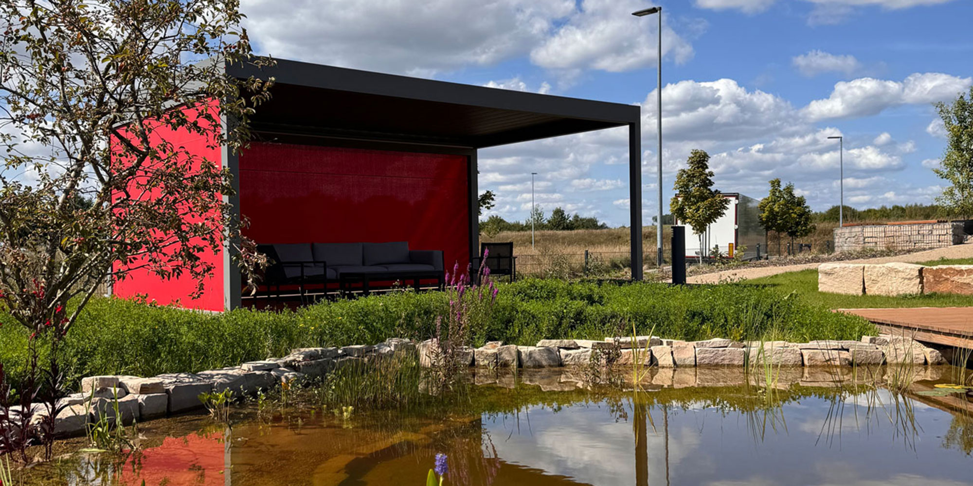 Lichtblick-GartenLamaxa--breit Lichtblick-GartenLamaxa--breit