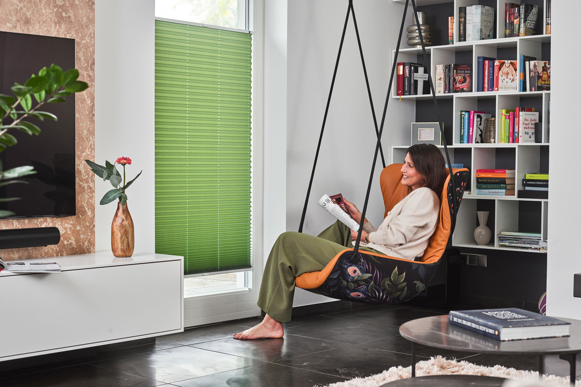 Plissees-gruen-balkontuer-wohnzimmer-ohne-bohren Plissees-gruen-balkontuer-wohnzimmer-ohne-bohren