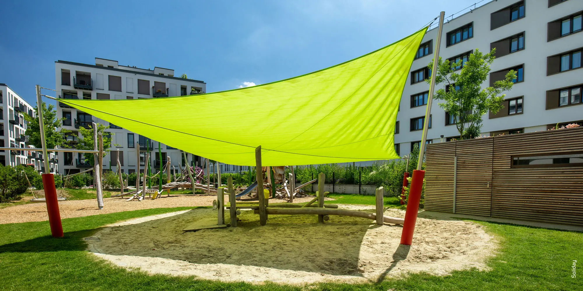 Soliday-M-Spielplatz-Beschattung-gruen-breit