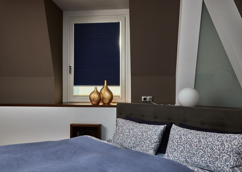 thermoplissee-schlafzimmer-verdunkelung-blau thermoplissee-schlafzimmer-verdunkelung-blau