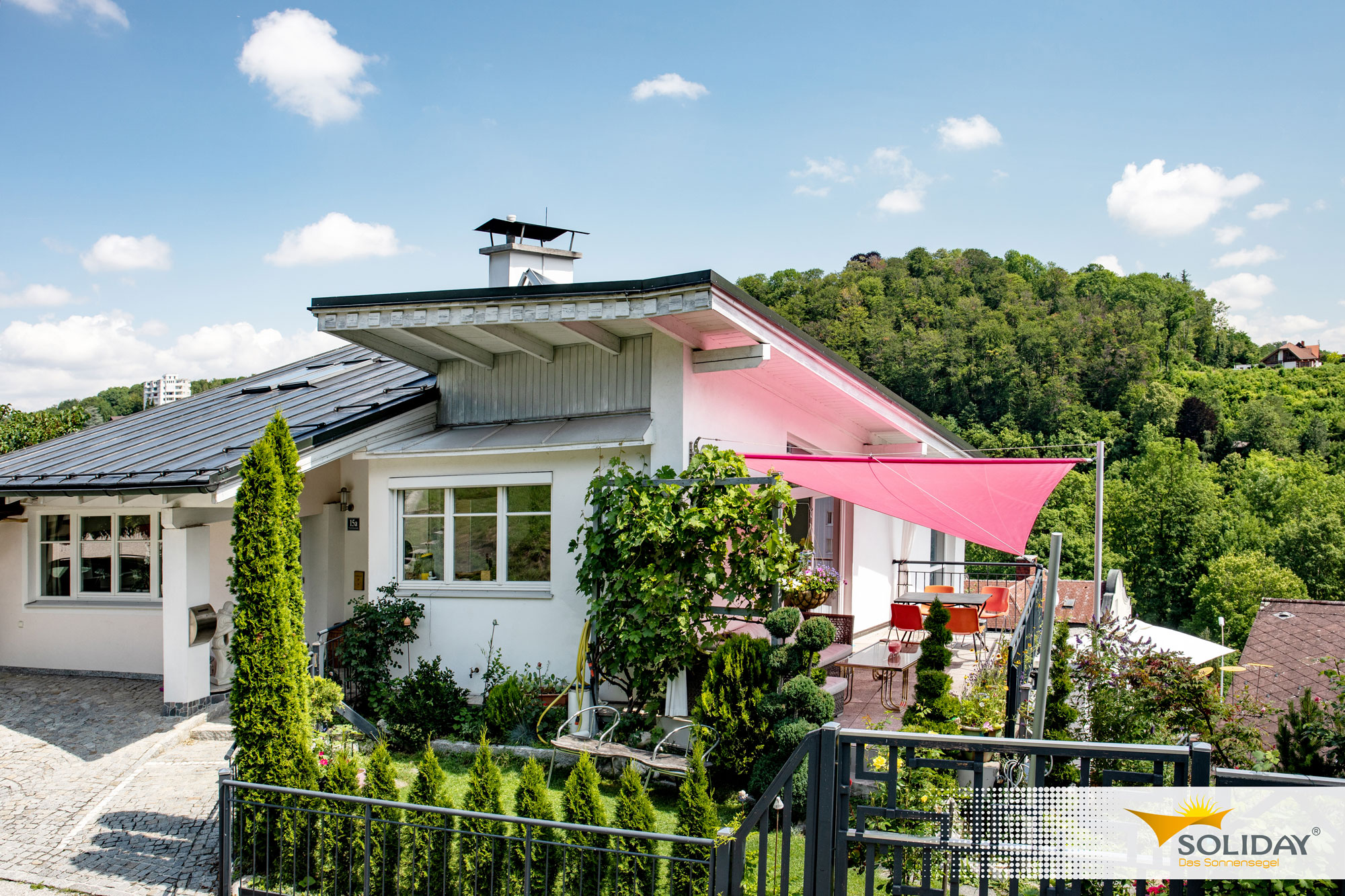 Soliday-MA-sonnensegel-rot-amHaus Soliday-MA-sonnensegel-rot-amHaus