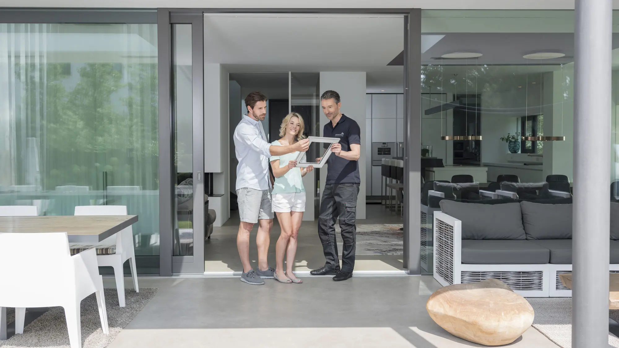 Tür, Tabelle, Kurze Hose, Leute, Person, Tür, Tabelle, Kurze Hose, Leute, Person